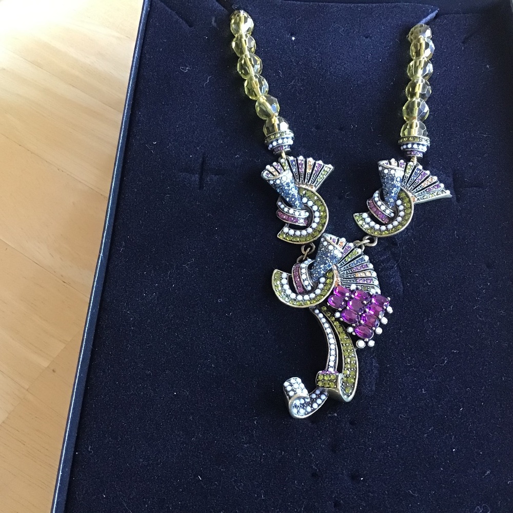 Heidi Daus fan necklace